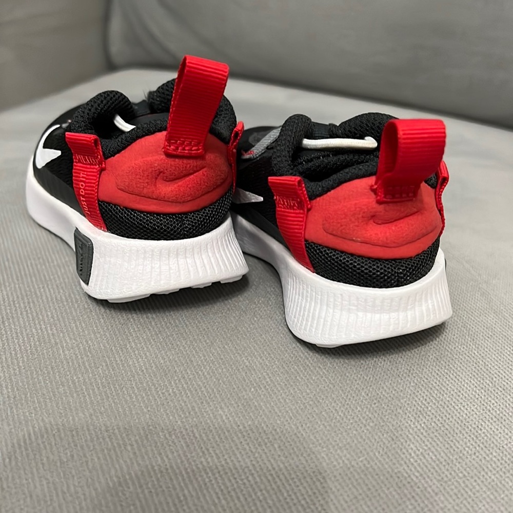 EUC Baby Nike Shoes size 3c